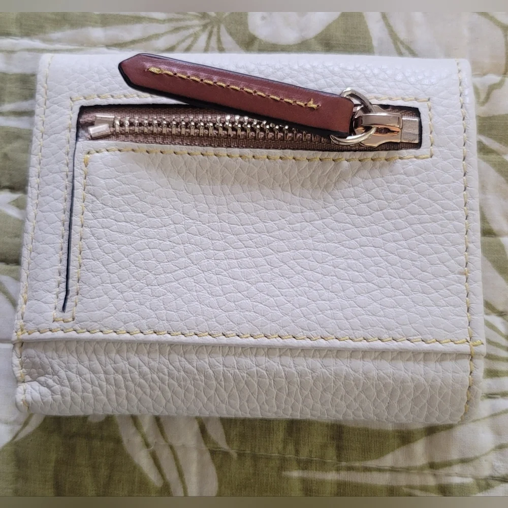 Dooney & Bourke Pebble Grain Leather  Wallet In White - Picture 2 of 2